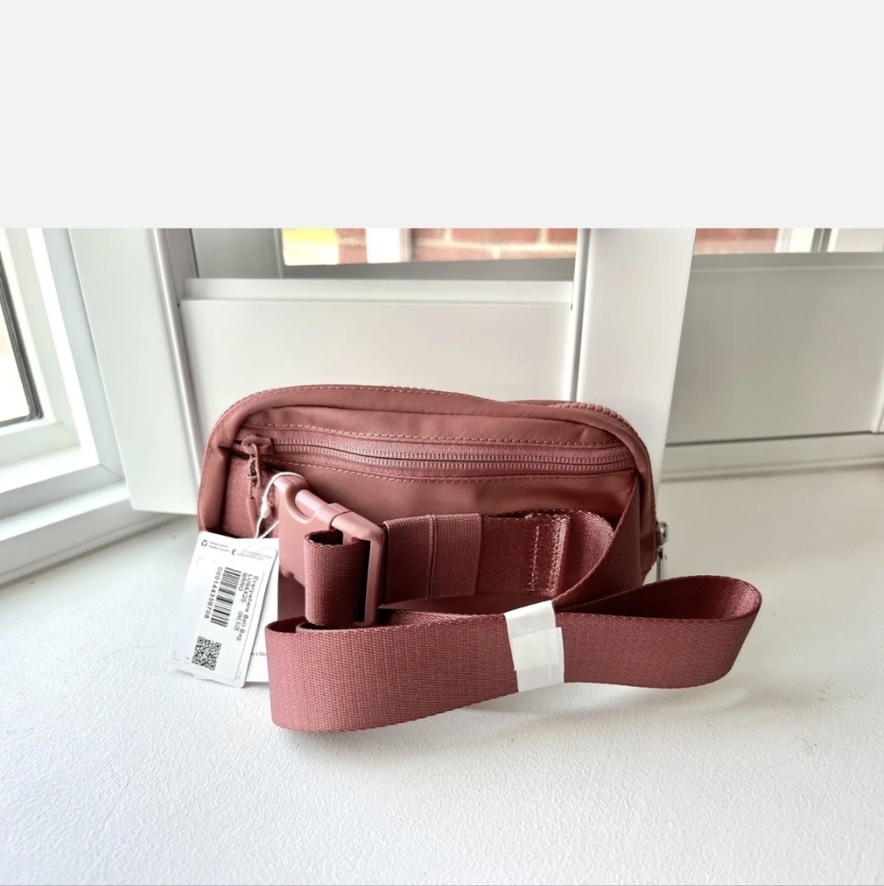 Lululemon Everywhere Belt Bag - Picture 2 of 5